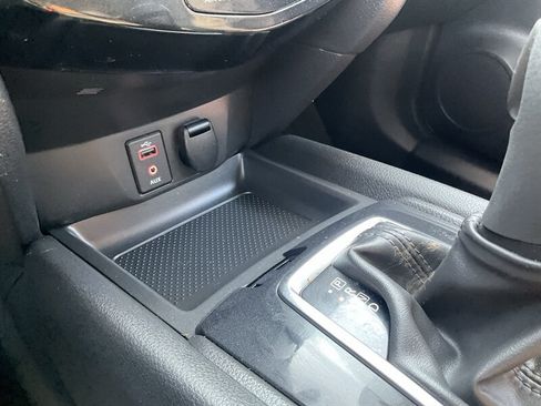 Used 2017 Nissan Rogue S AWD/4WD image 23