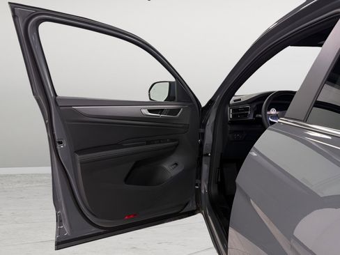 New 2026 Volkswagen Atlas Cross Sport SE FWD image 19