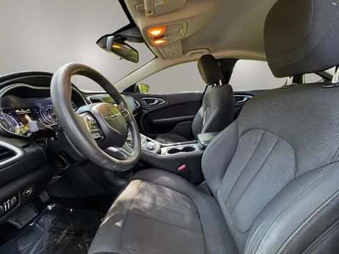 Used 2016 Chrysler 200 Limited FWD image 10