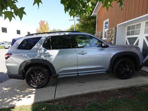 Certified 2025 Honda Pilot Touring image 8