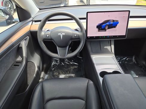 Used 2024 Tesla Model Y 2WD image 22