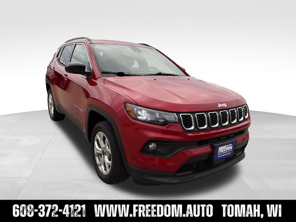 Used 2025 Jeep Compass Latitude w/ Sun & Sound Group AWD/4WD image 11