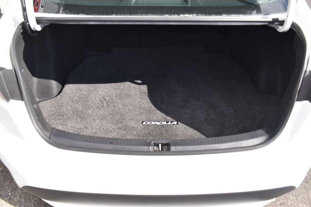 Certified 2021 Toyota Corolla LE w/ Carpet Mat Package (TMS) FWD image 21