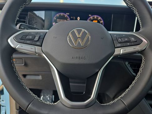 Used 2025 Volkswagen Tiguan SE FWD image 24