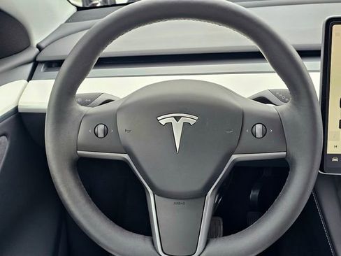 Used 2025 Tesla Model Y Long Range image 32