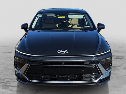 Used 2025 Hyundai Sonata Limited image 2