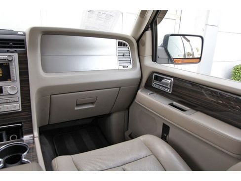 Used 2010 Lincoln Navigator L 2WD image 10