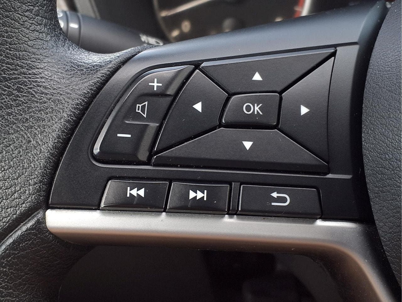 Used 2024 Nissan Altima 2.5 SV FWD image 21