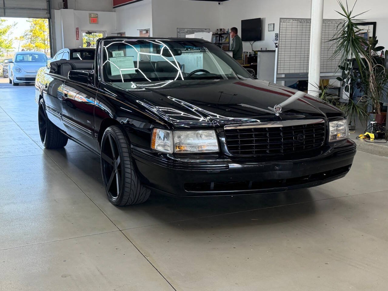 Used 1998 Cadillac De Ville FWD image 1
