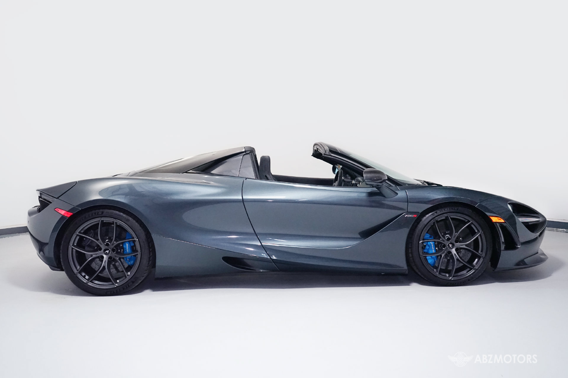 Used 2020 McLaren 720S Spider RWD image 3