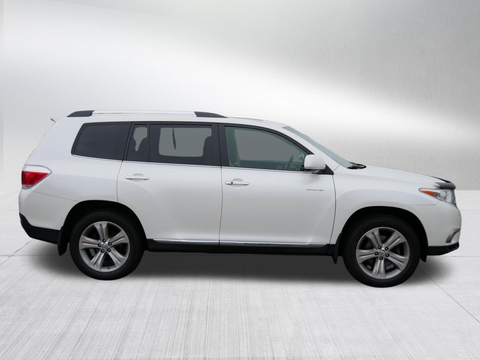 Used 2012 Toyota Highlander Limited w/ Tow Pkg AWD/4WD image 8