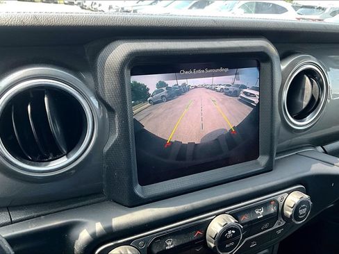 Used 2022 Jeep Wrangler Unlimited Sahara AWD/4WD image 29