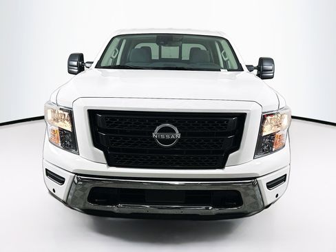 Used 2024 Nissan Titan SV w/ SV Convenience Package image 2