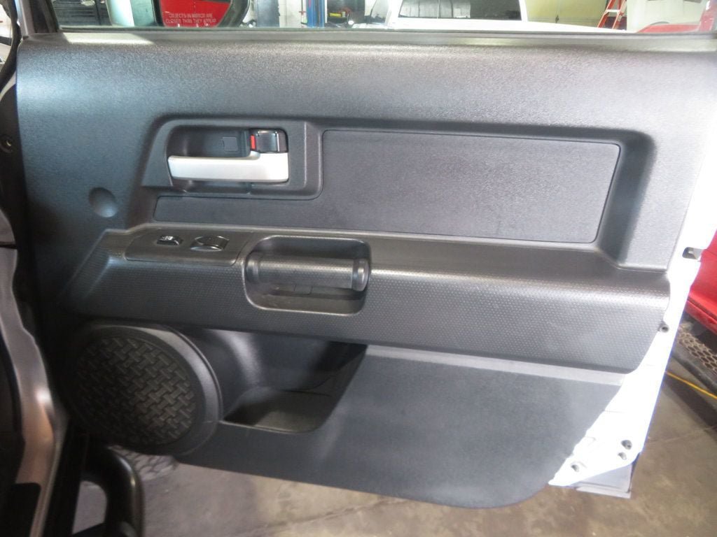 Used 2007 Toyota FJ Cruiser 4WD w/ Convenience Pkg image 25