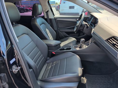 Used 2022 Volkswagen Jetta SE FWD image 12