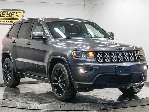 Used 2017 Jeep Grand Cherokee Altitude image 5