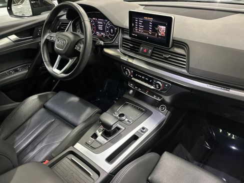Used 2020 Audi Q5 2.0T Titanium Premium Plus w/ Premium Plus Package AWD/4WD image 18