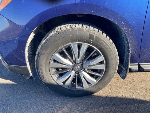 Used 2018 Nissan Pathfinder S image 14