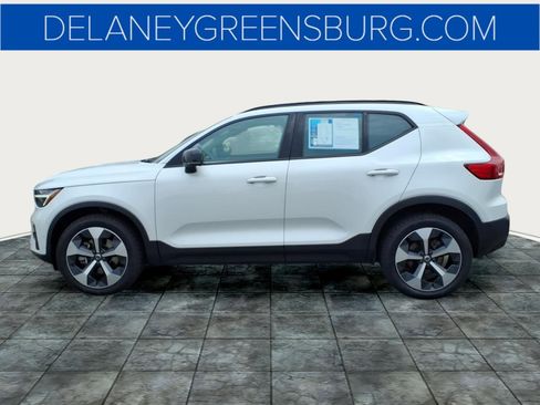 Used 2023 Volvo XC40 B5 Plus w/ Driver Assist Package AWD/4WD image 6