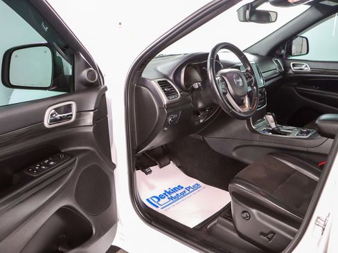 Used 2022 Jeep Grand Cherokee Laredo X image 3