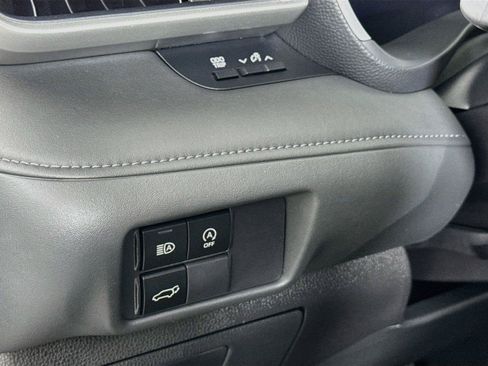 Used 2025 Toyota Highlander XSE AWD/4WD image 16