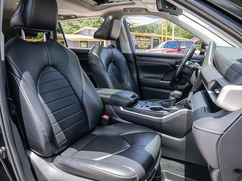 Used 2020 Toyota Highlander XLE FWD image 20
