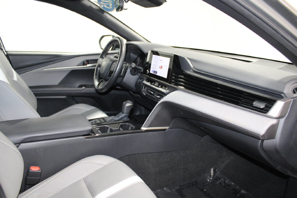Used 2025 Toyota Camry SE FWD image 21