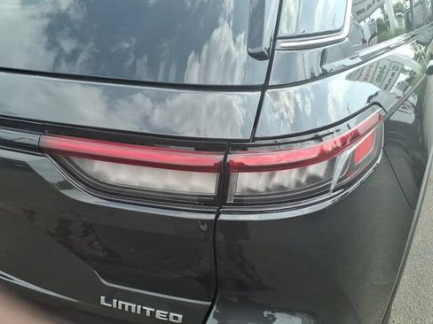 Certified 2023 Jeep Grand Cherokee Limited AWD/4WD image 16