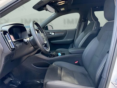 Used 2023 Volvo XC40 Recharge Ultimate AWD/4WD image 9