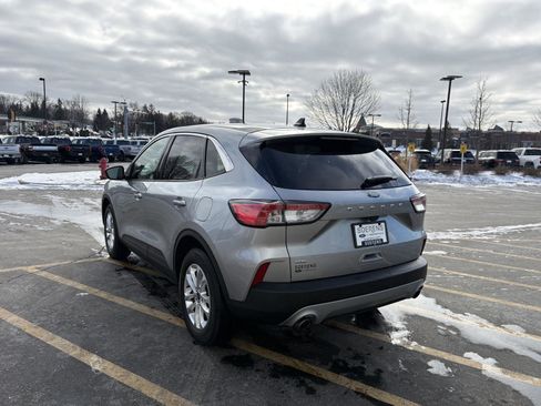 Used 2022 Ford Escape SE w/ Cold Weather Package image 4