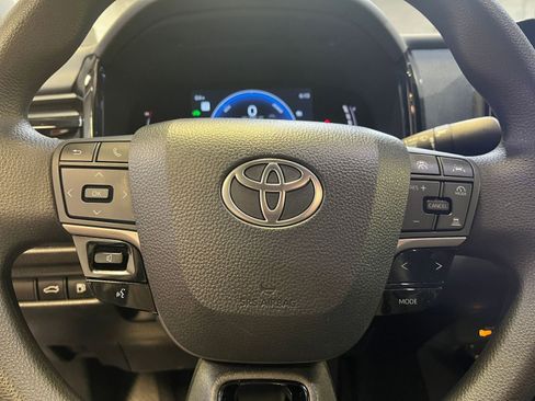 Used 2025 Toyota Camry LE image 27