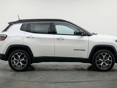 Used 2025 Jeep Compass Limited image 11