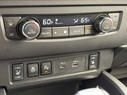 Used 2025 Nissan Frontier SV w/ SV Convenience Package RWD image 32