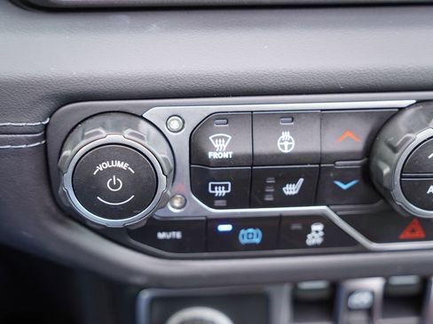 Certified 2025 Jeep Wrangler Unlimited Sahara w/ Safety Group image 29