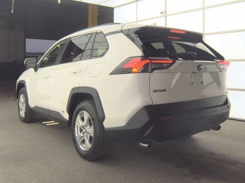 Used 2020 Toyota RAV4 XLE image 3