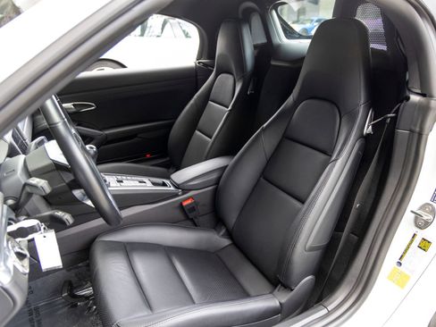 Certified 2024 Porsche 718 Boxster S RWD image 5