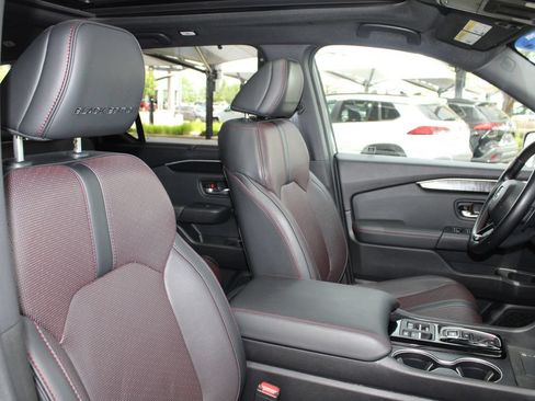 Used 2025 Honda Pilot Black Edition image 44