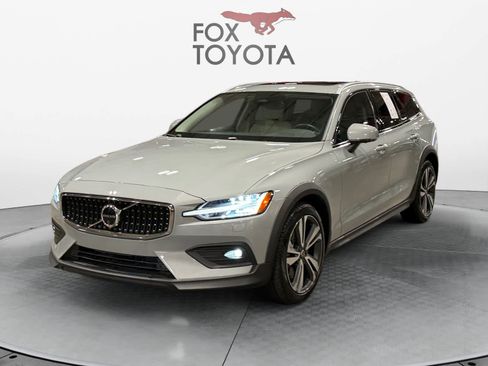 Used 2025 Volvo V60 B5 Cross Country Plus AWD/4WD image 1