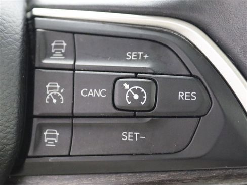 Used 2021 Jeep Grand Cherokee L Limited image 34