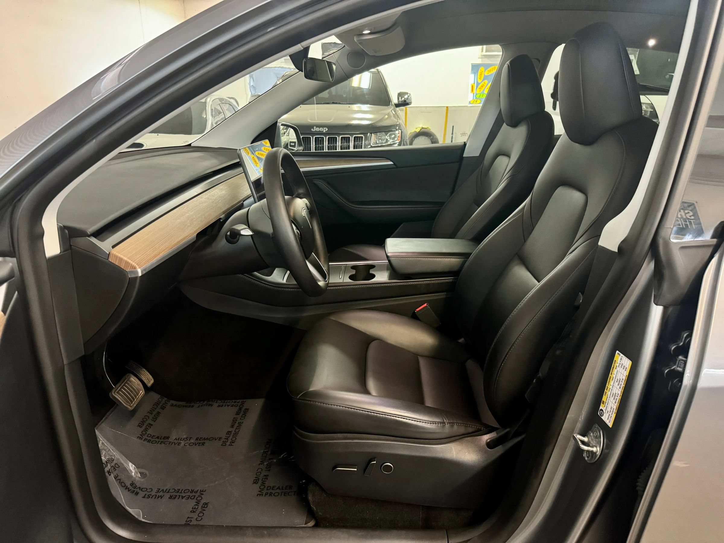 Used 2024 Tesla Model Y Long Range AWD/4WD image 11