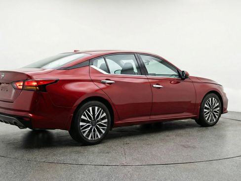 Used 2025 Nissan Altima 2.5 SV FWD image 9