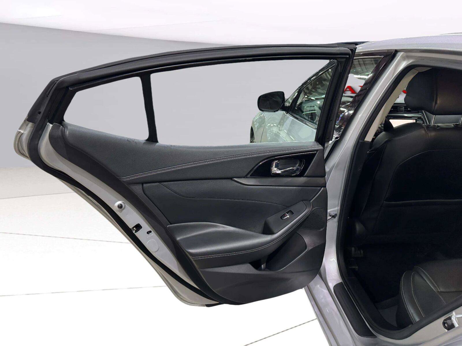 Used 2021 Nissan Maxima 3.5 SV w/ Floor Mat Group FWD image 37