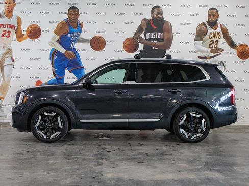 Used 2025 Kia Telluride S AWD/4WD image 18