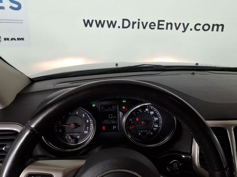 Used 2012 Jeep Grand Cherokee Laredo w/ Laredo E Group AWD/4WD image 24