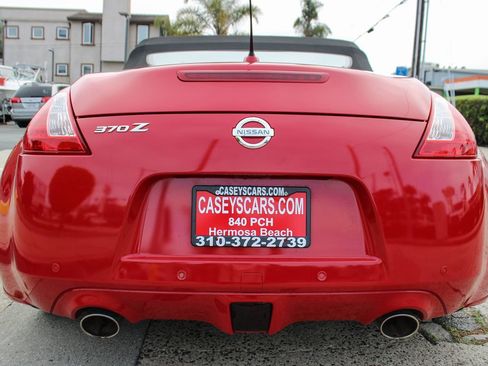 Used 2010 Nissan 370Z Touring w/ Sport Pkg RWD image 5