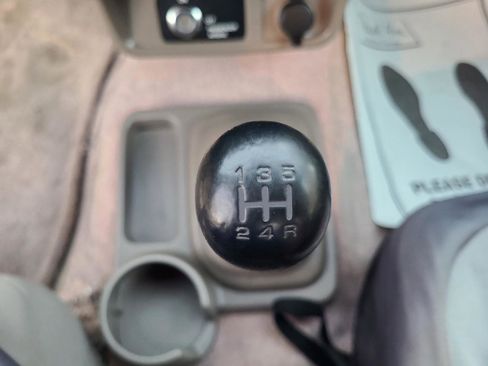 Used 2001 Nissan Frontier XE image 14