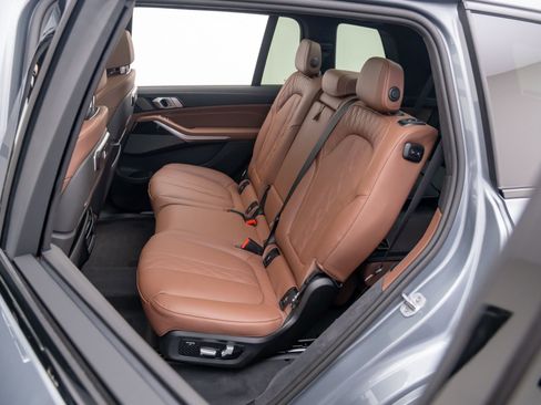 New 2025 BMW X7 M60i image 18