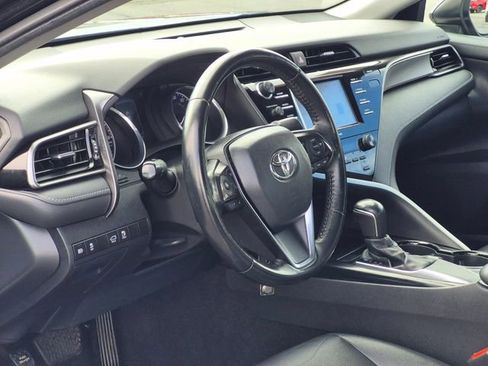 Used 2020 Toyota Camry SE image 9