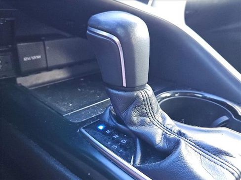 Used 2018 Toyota Camry SE image 12