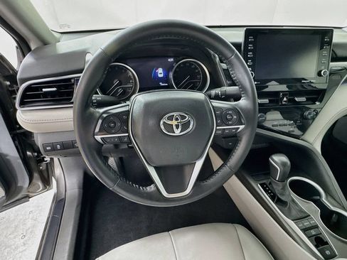 Used 2021 Toyota Camry XLE FWD image 11